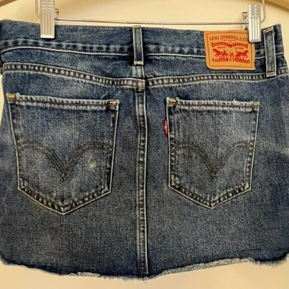 LEVI'S DENIM MINI SKIRT WITH DISTRESSING & RAW HEM SIZE 24 - Picture 9 of 12